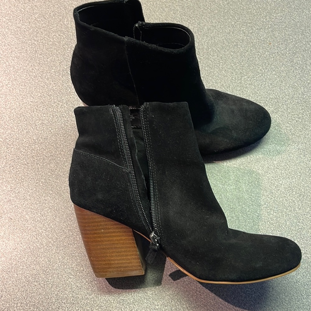Women’s Crown original Black boots, size 7 1/1 M.